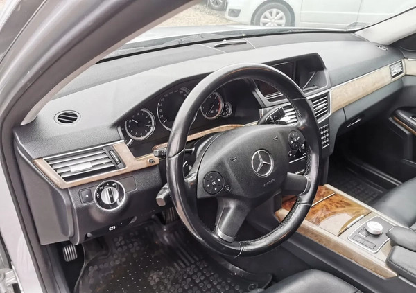 Mercedes-Benz Klasa E cena 49897 przebieg: 300000, rok produkcji 2010 z Racibórz małe 407